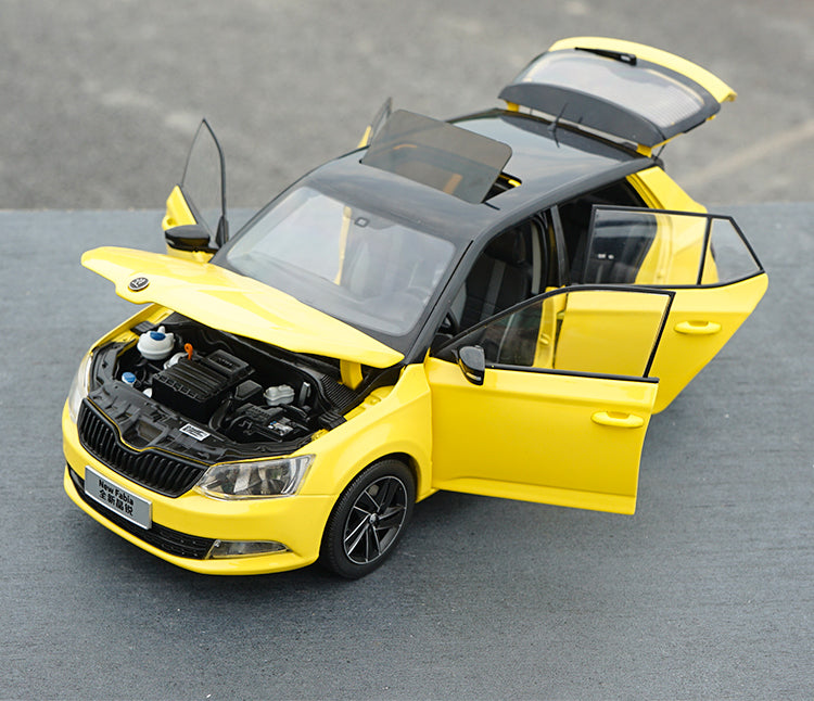 Original factory authentic 1:18 VW Skoda NEW Fabia diecast sedan car model for toys, gift, collection