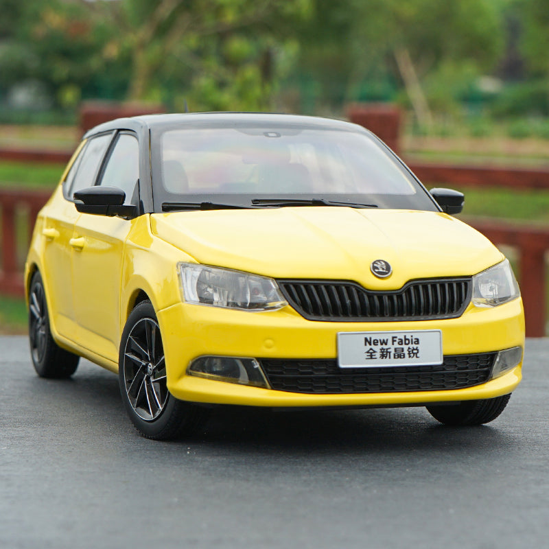 Original factory authentic 1:18 VW Skoda NEW Fabia diecast sedan car model for toys, gift, collection