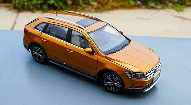 Original factory authentic 1:18 VW cross Lavida 2016 diecast car model for toys, gift, collection