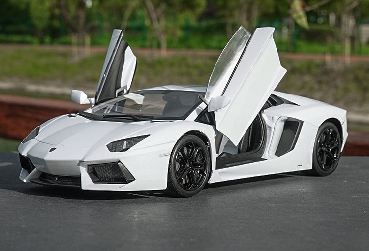 1:18 Welly FX Lamborghini Aventador LP700-4 Diecast Car Model with small gift