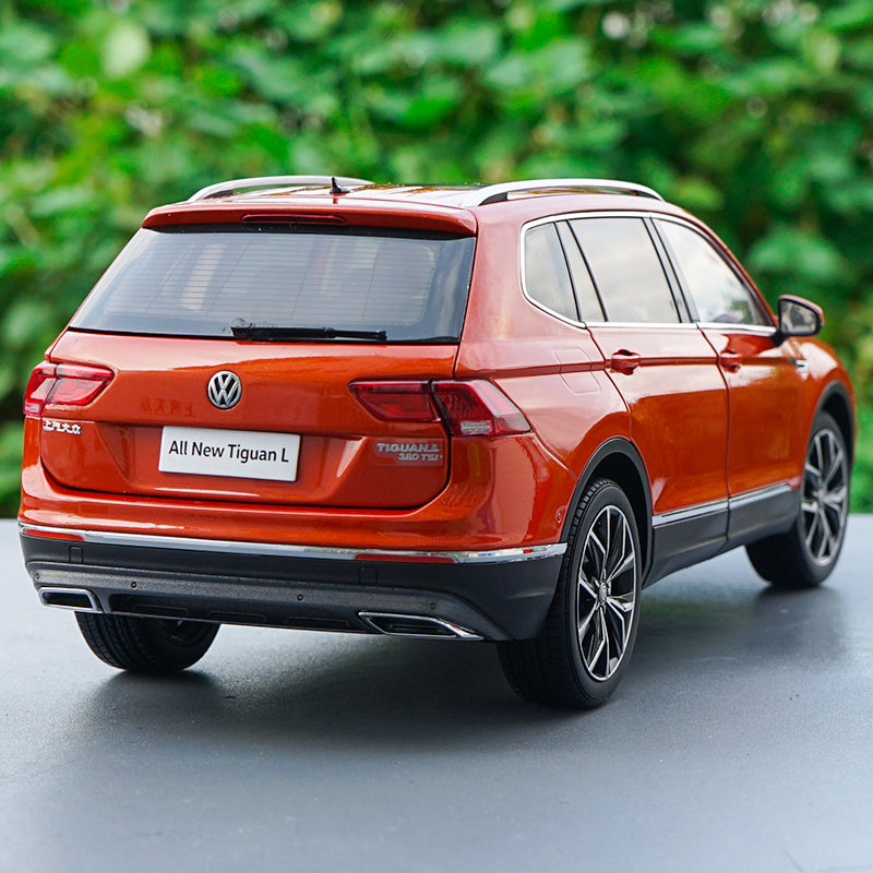 Original factory authentic 1:18 brand new TIGUAN L 2017 version diecast car model with small gift