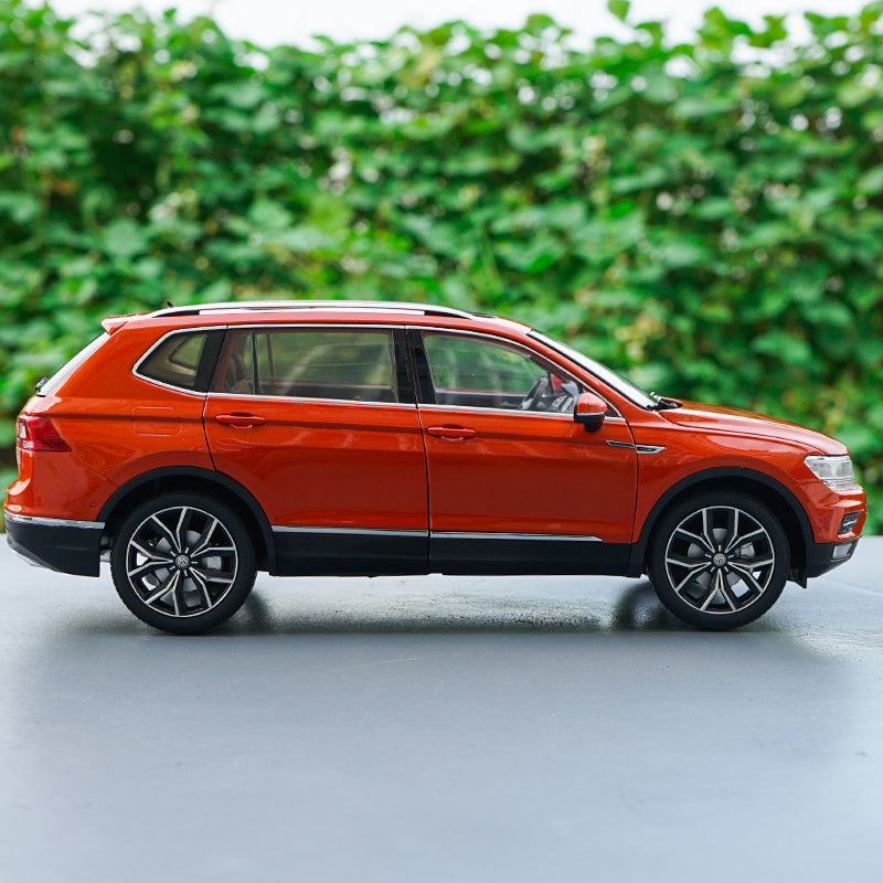 Original factory authentic 1:18 brand new TIGUAN L 2017 version diecast car model with small gift