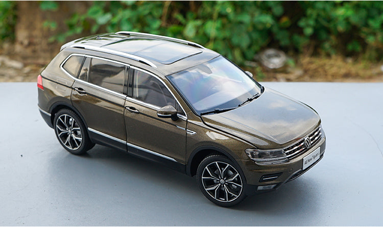 Original factory authentic 1:18 brand new TIGUAN L 2017 version diecast car model with small gift