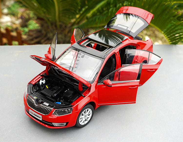 Original Authorized factory 1:18 diecast Skoda Octavia car models, Classic toy car Models for gift, collection