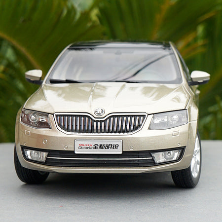 Original Authorized factory 1:18 diecast Skoda Octavia car models, Classic toy car Models for gift, collection