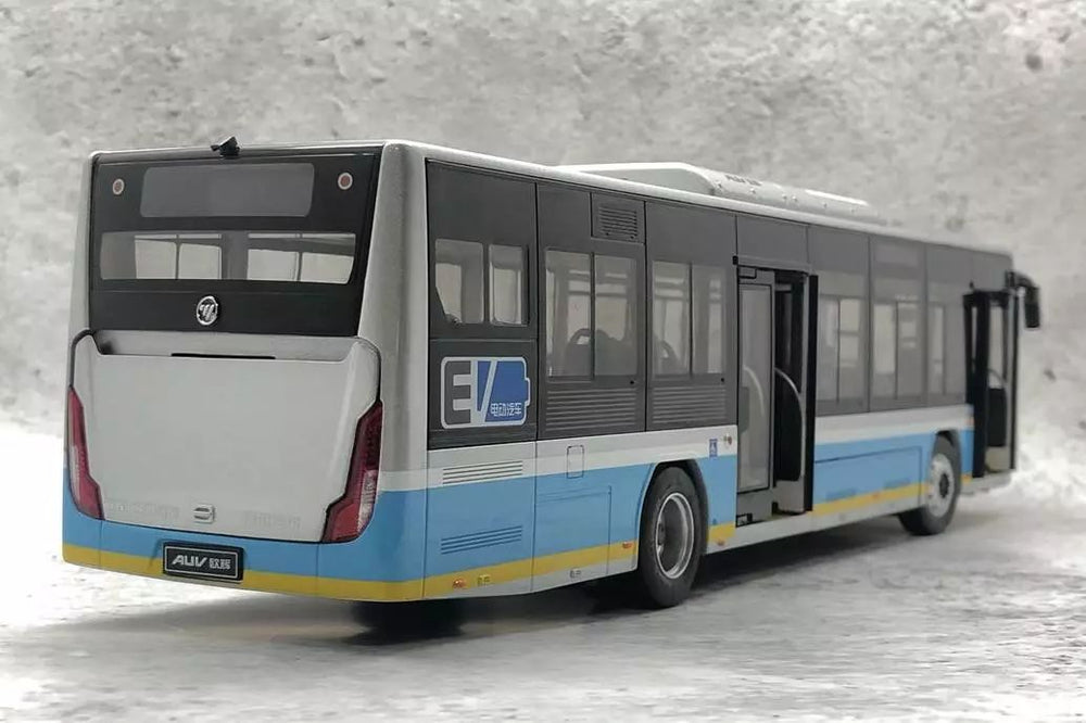 1:36 diecast Foton AVE BJ6123EVCA-25 bus model with small gift
