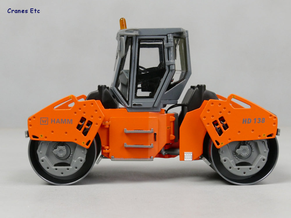 Original factory diecast 1:18 BOMAG BW203AD road roller model,Alloy construction machinery model for gift, collection