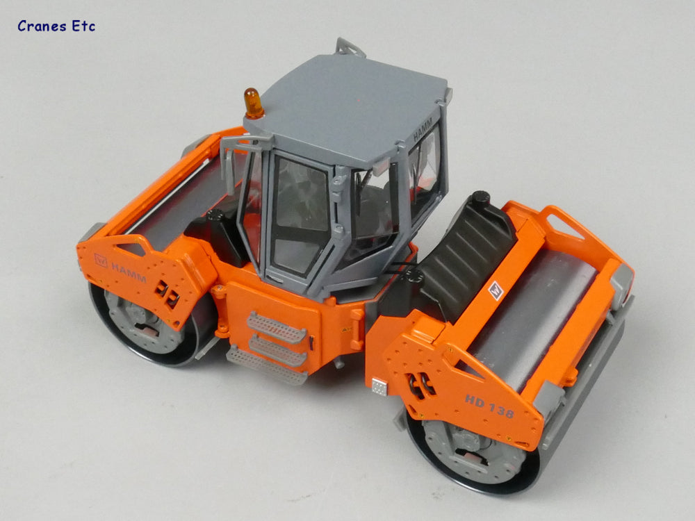 Original factory diecast 1:18 BOMAG BW203AD road roller model,Alloy construction machinery model for gift, collection