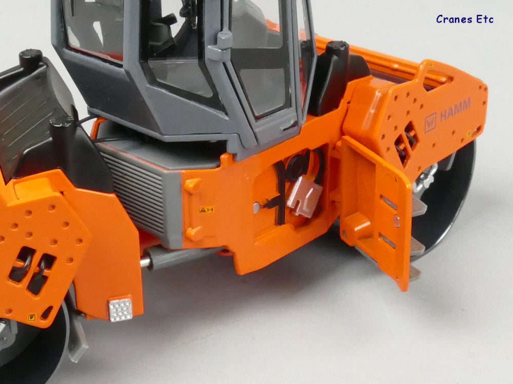 Original factory diecast 1:18 BOMAG BW203AD road roller model,Alloy construction machinery model for gift, collection