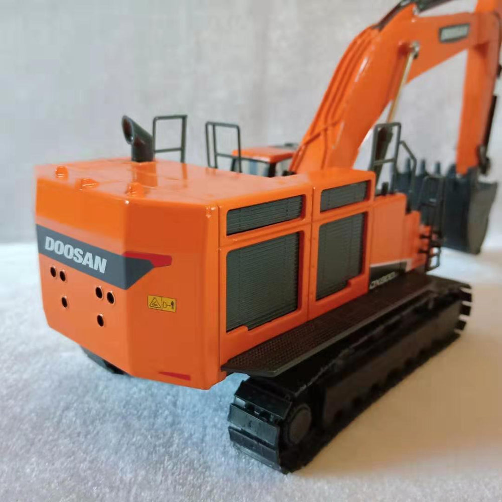 1:50 Doosan DX800LC excavator model, rare Doosan DX800LC diecast model for birthday gift, Christmas gift
