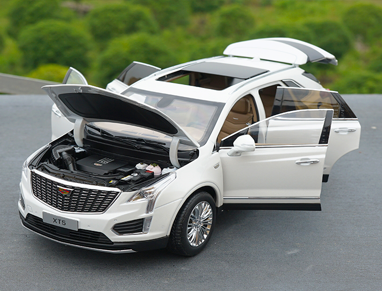 Original factory 1:18 SAIC-GM 2019 XT5 diecast white Cadillac SUV car model for gift, collection