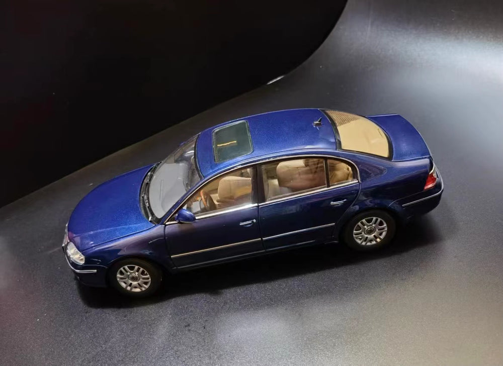 1:18 Volkswagen VW Passat 2.8 V6 rare blue diecast scale car model for collection