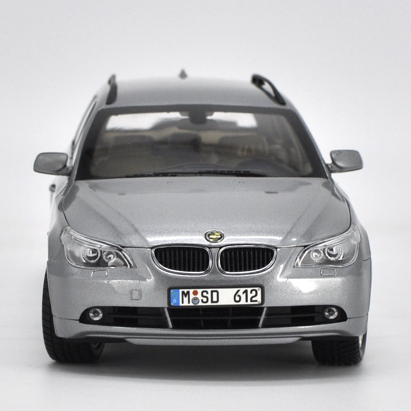 Original Model,1:18 Bmw 545i Touring Car grey white painting