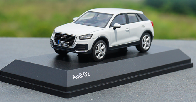Original factory 1:43 AUDI Q2 high classic simulation alloy car model for gift, toys