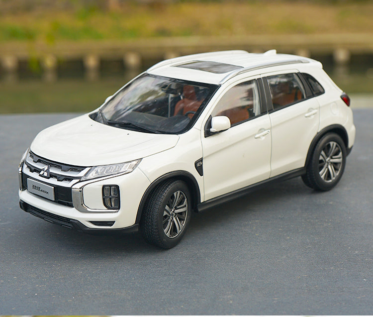 High simulation 1:18 Gac Mitsubishi Jin Dazzle ASX zinc alloy scale car model for collection