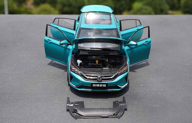 Original authentic 1:18 Dongfeng Fengshen Yi dazzle Aeolus blue diecast alloy car model for gift, collection