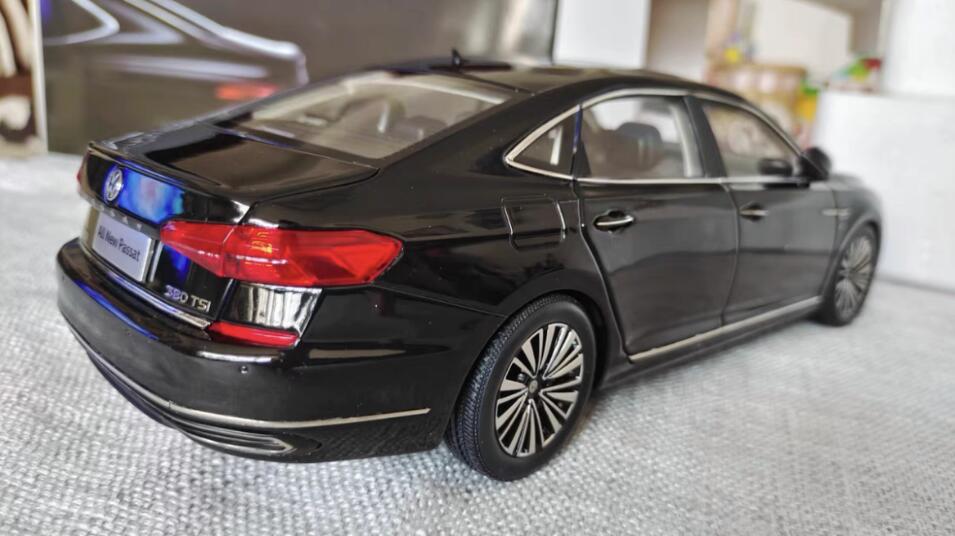 1:18 Volkswagen VW All new Passat diecast scale model in black