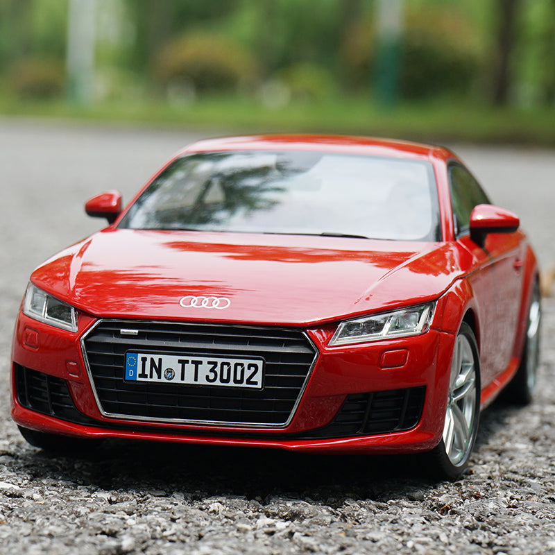 High quality authentic 1:18 Audi TT sport car model Minichamps new TT diecast car model with small gift