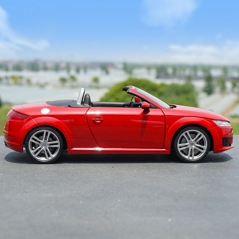 High quality authentic 1:18 Audi TT sport car model Minichamps new TT diecast car model with small gift