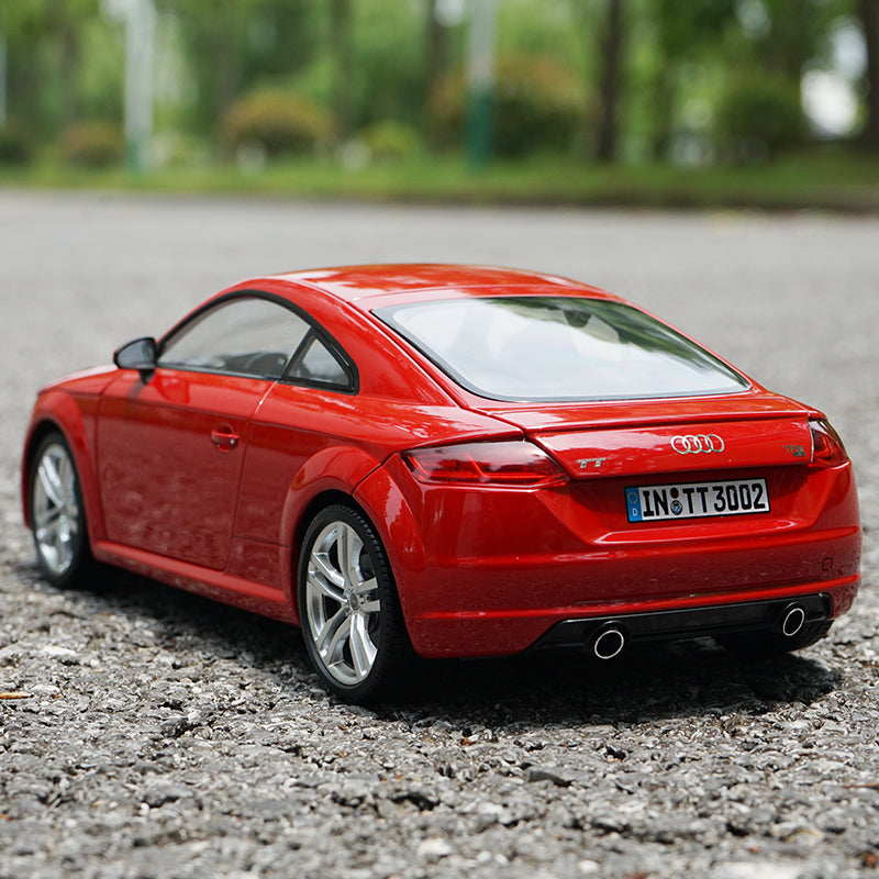 High quality authentic 1:18 Audi TT sport car model Minichamps new TT diecast car model with small gift