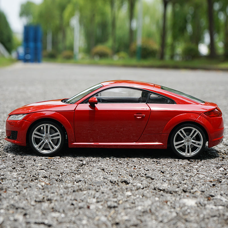 High quality authentic 1:18 Audi TT sport car model Minichamps new TT diecast car model with small gift