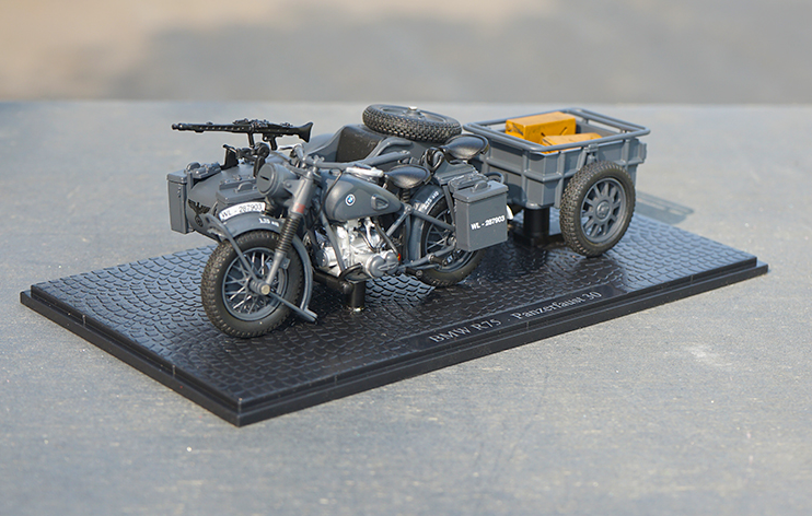 Original factory World War II German Yangtze 1:24 Hooded BMW R75 scooters alloy motorcycle model for collection