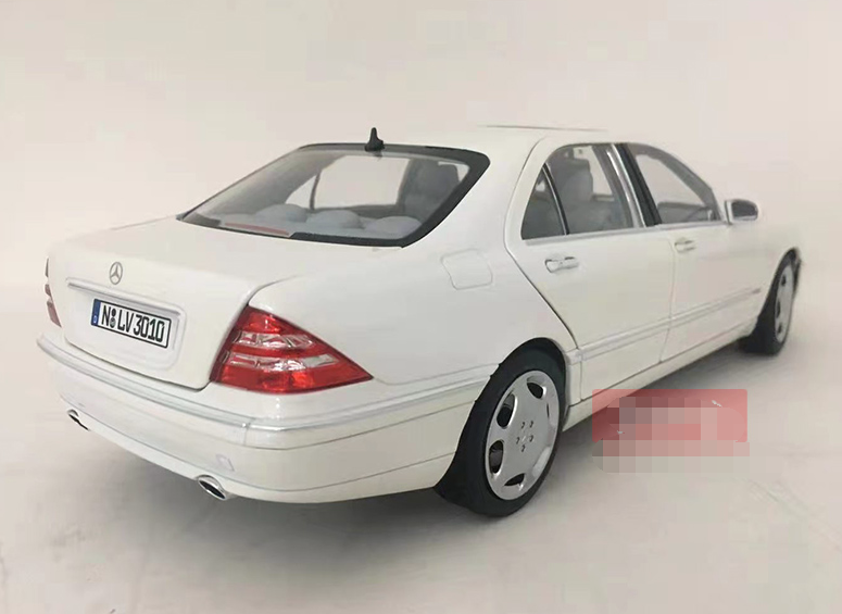 High quality Black/White/Green 1:18 Norev Benz W220 S600 Diecast alloy car model for gift, collection