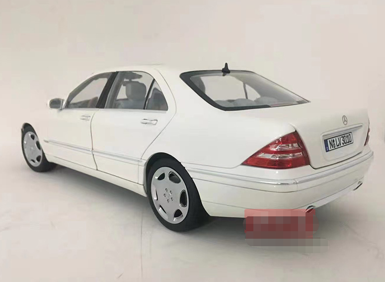 High quality Black/White/Green 1:18 Norev Benz W220 S600 Diecast alloy car model for gift, collection