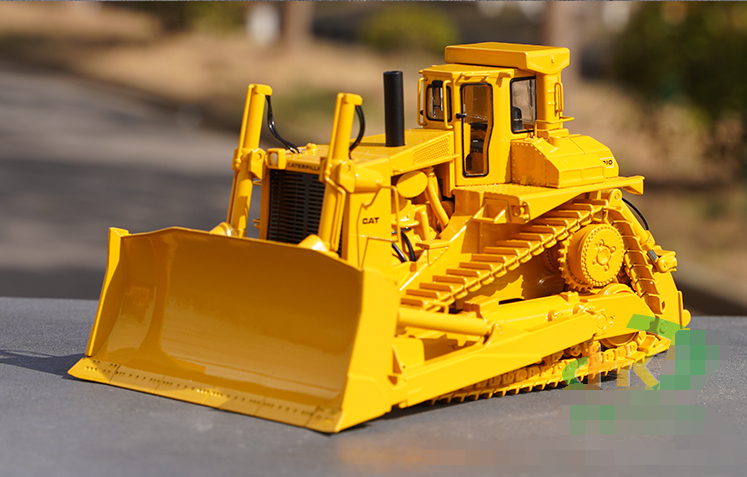 Original factory 1:48 CCM Cat D10 diecast bulldozer model alloy scale simulation engineering machinery model