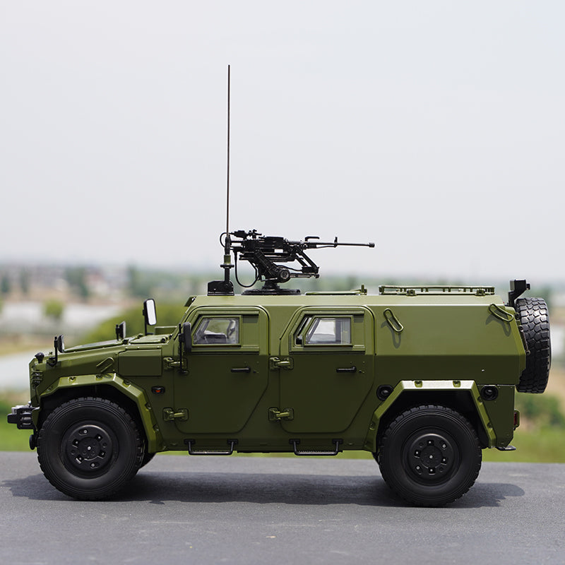 Original factory 1:18 Dongfeng warrior 3 Generation CSK181 diecast armored car alloy model for collection, gift