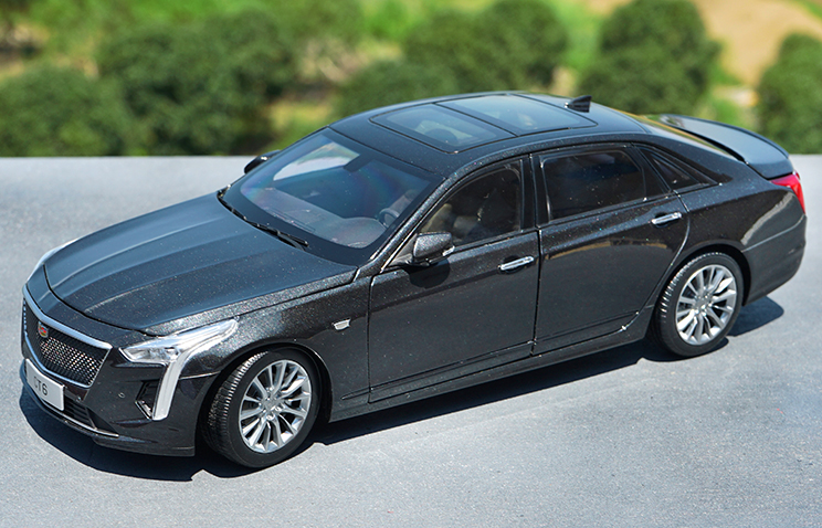 Original factory authentic 1:18 Cadilac 2019 version Brand new CT6 diecast car model for gift