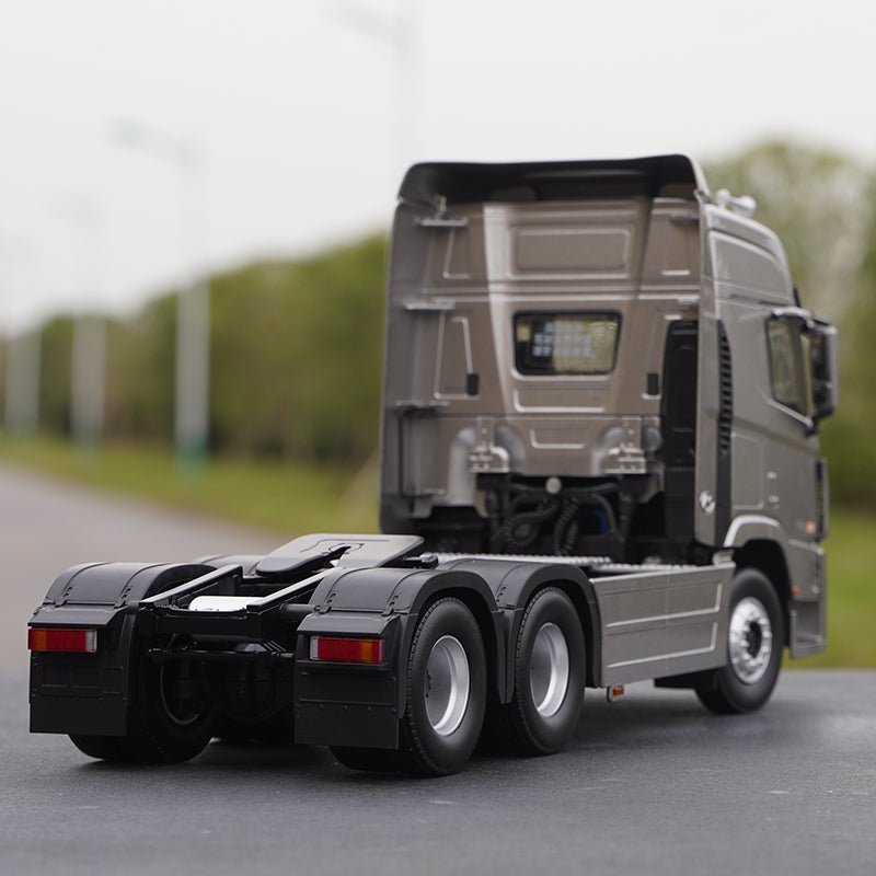 Original factory 1:24 HYUNDAI Chuanghu diecast tractor truck model for gift, toys