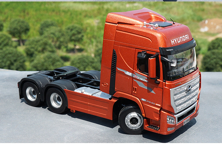 Original factory 1:24 HYUNDAI Chuanghu diecast tractor truck model for gift, toys