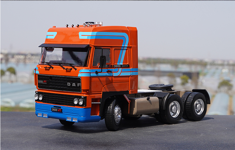 Original factory 1:18 KK DAF 3300 3600 Space cab Diecast tractor truck model for collection, promotion, gift