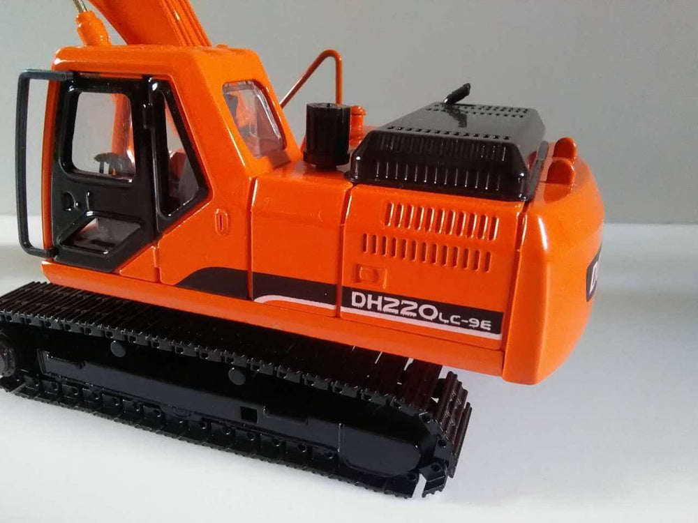 1:40 Doosan Heavy Equipment DH220LC-9E Hydraulic Excavator With Metal Track Displayed Diecast Model