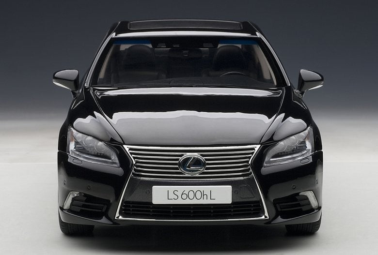 Diecast Classic Lexus LS600HL 2013 black/Silver 1:18 Autoart