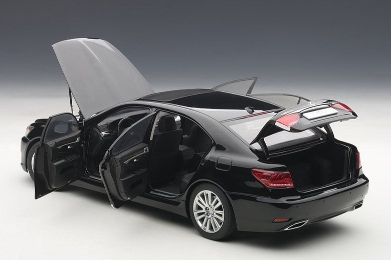 Diecast Classic Lexus LS600HL 2013 black/Silver 1:18 Autoart 