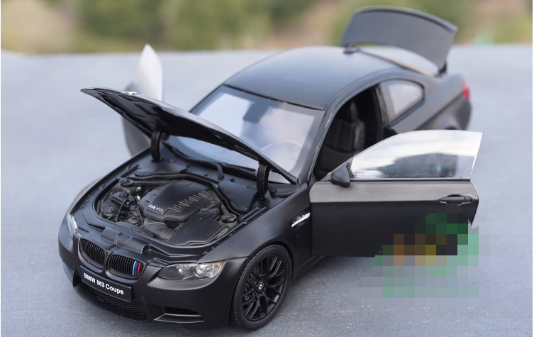 Original high quality Red/White/Black 1:18 Kyosho BMW M3 E92 Coupe diecast car models for gift, collection