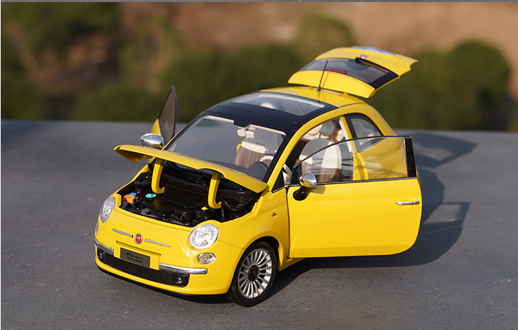 Voiture Miniature Fiat 500 jaune/crème? (Solido échelle 1/18ème Voiture Miniature Fiat 500 jaune/crème? (Solido échelle 1/18ème