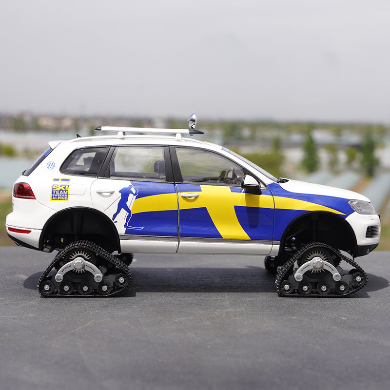 Classic KYOSHO GCD 1:18 vw Touareg modified snowmobile diecast alloy car model for collection, gift