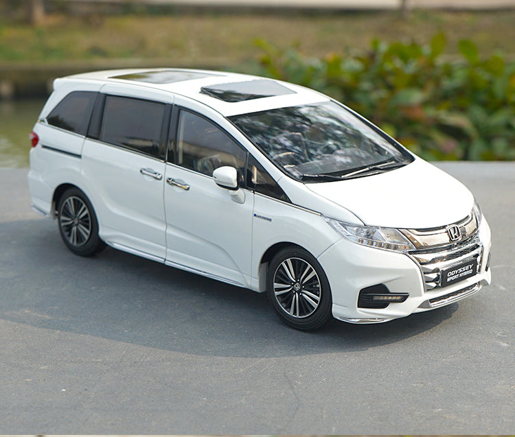 Original factory high quality 1:18 GAC Honda ODYSSEY Sport hybrid version 2019 diecast scale car model for gift, collection