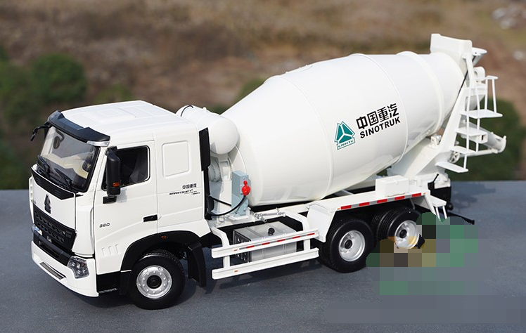 Original 1:24 Sinotruk HOWO A7 diecast concrete mixer cement truck model for gift, collection