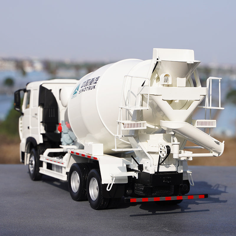 Original 1:24 Sinotruk HOWO A7 diecast concrete mixer cement truck model for gift, collection