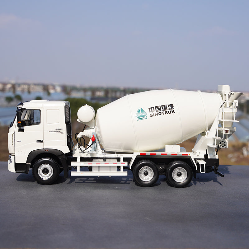 Original 1:24 Sinotruk HOWO A7 diecast concrete mixer cement truck model for gift, collection