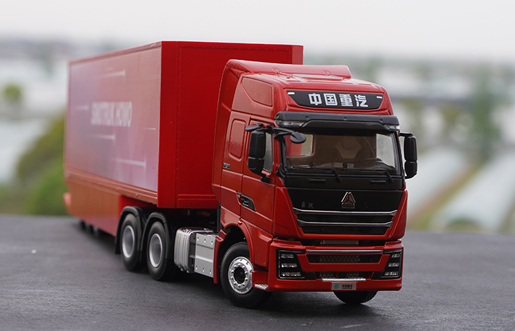Original factory Sinotruck Brand new 1:36 Diecast HOWO T7H Tractor truck models alloy container truck model for gift