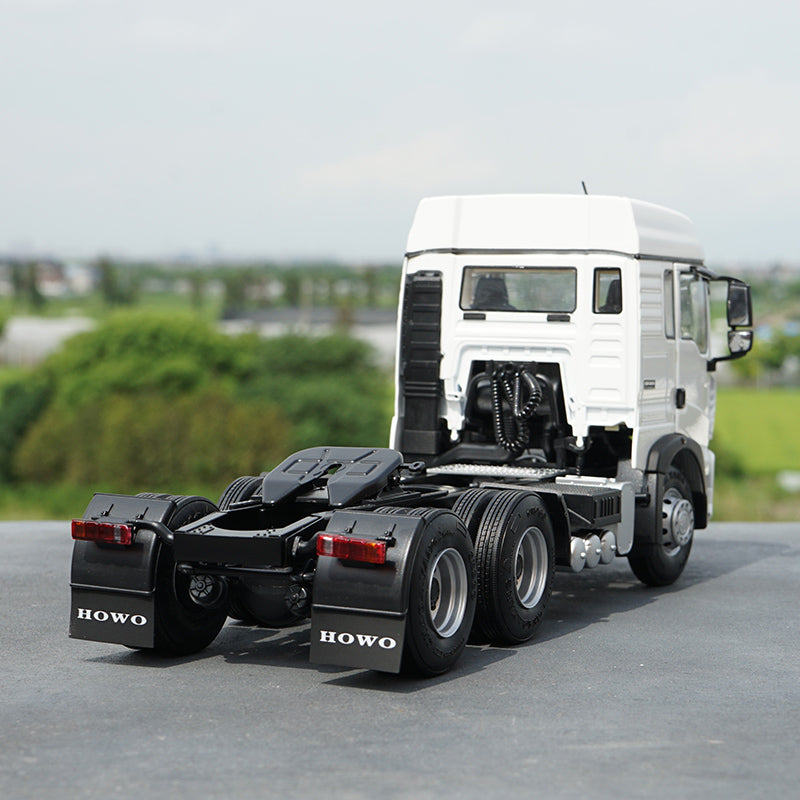 Original factory authentic 1:24 Sinotruk HOWO TX semi-trailer tractor alloy scale models for gift, collection