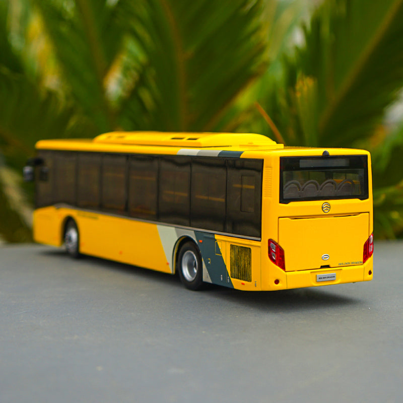 High quality 1:43 Diecast Golden dragon city bus model with small gift