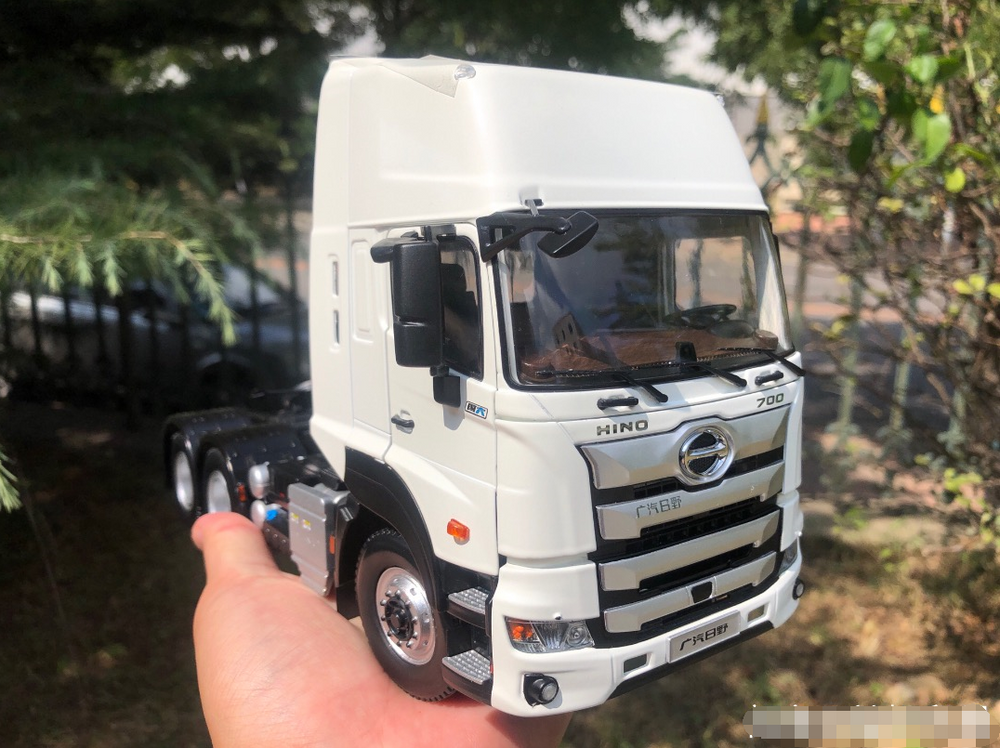 High quality collectiable 1:24 Hino 700 tractor Truck Model for collection, gift, demonstration