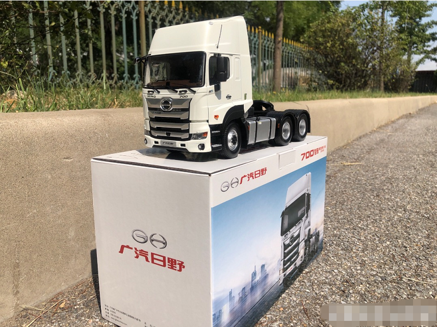 High quality collectiable 1:24 Hino 700 tractor Truck Model for collection, gift, demonstration