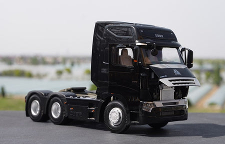 Original factory Black 1:24 Sinotruk HOWO A7 Diecast tractor model for gift, collection